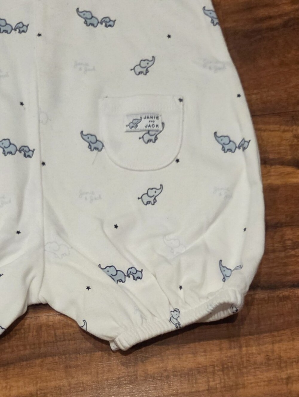 Janie and Jack NWT 6-12 Months Ivory and Blue Whale Romper and Socks - Picture 5 of 7